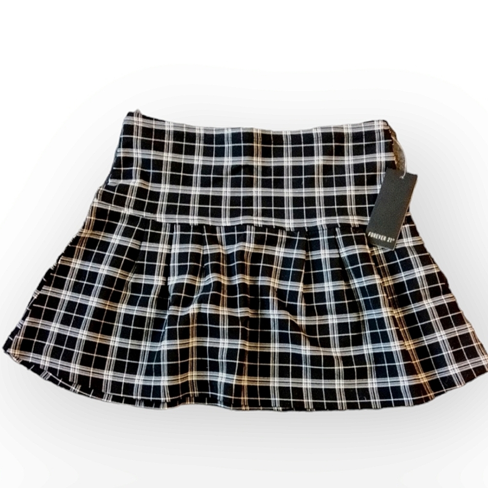 FOREVER 21 EOMENS PLAID SKIRT  SIZE SMALL NWT